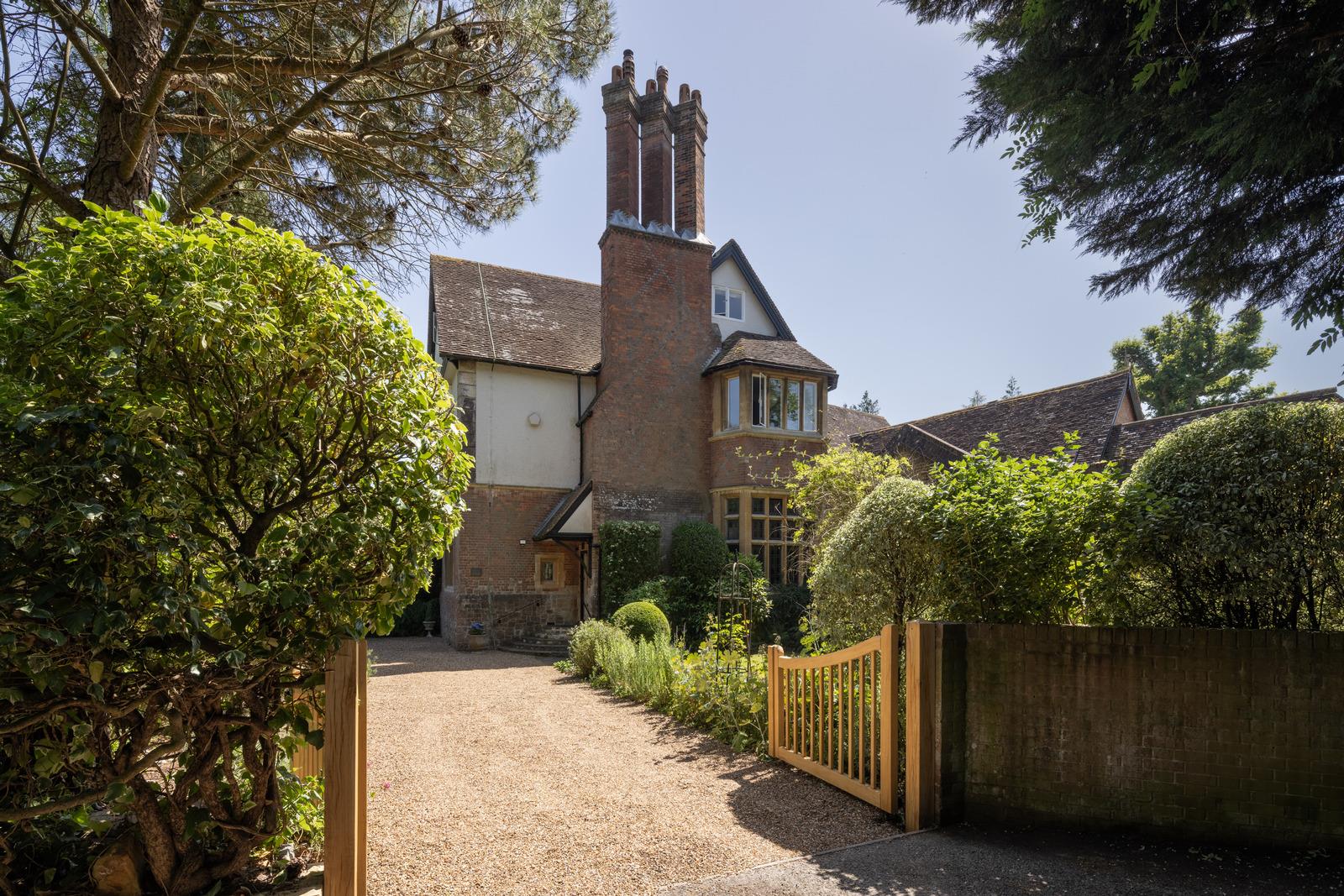 Devey Gables - Image 2